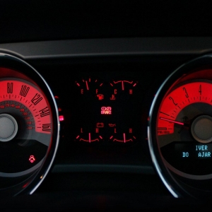 2011-ford-mustang-gt-coupe-interior-speedometer-18